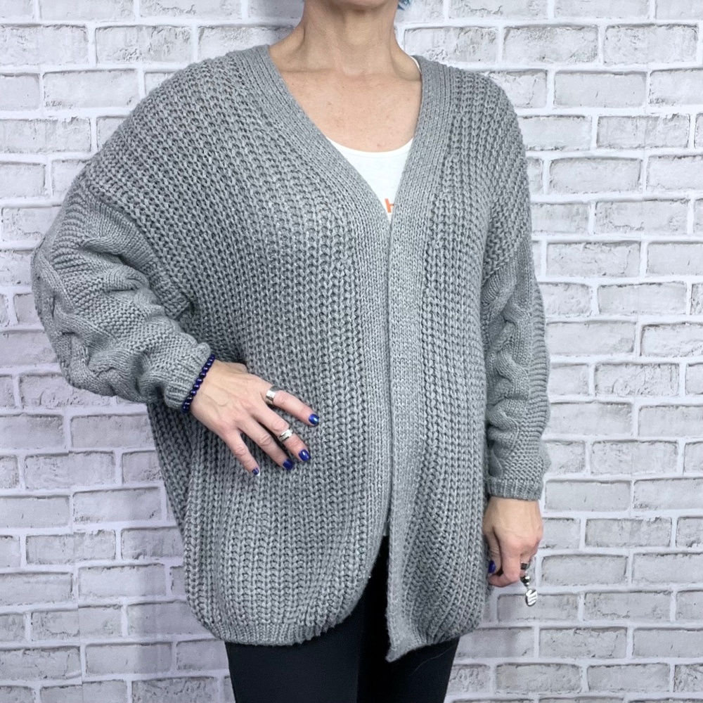 |•MOON & MADISON•| Oversized Grey Cardigan Size Small